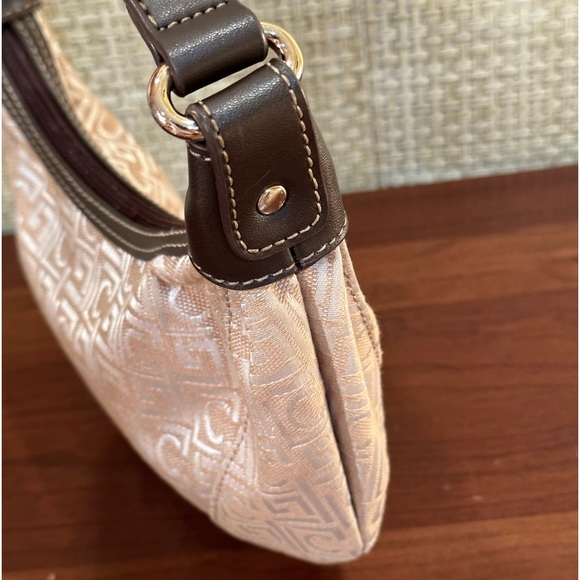 🌟HP🌟VTG 2000s Liz Claiborne Small Monogrammed Beige Fabric & Faux Leather Hobo - Picture 8 of 11